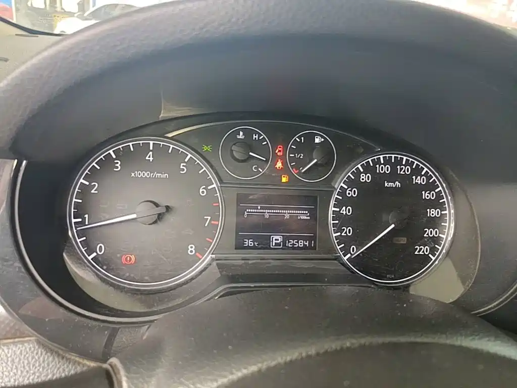 Nissan Tiida 2016 — фото 12