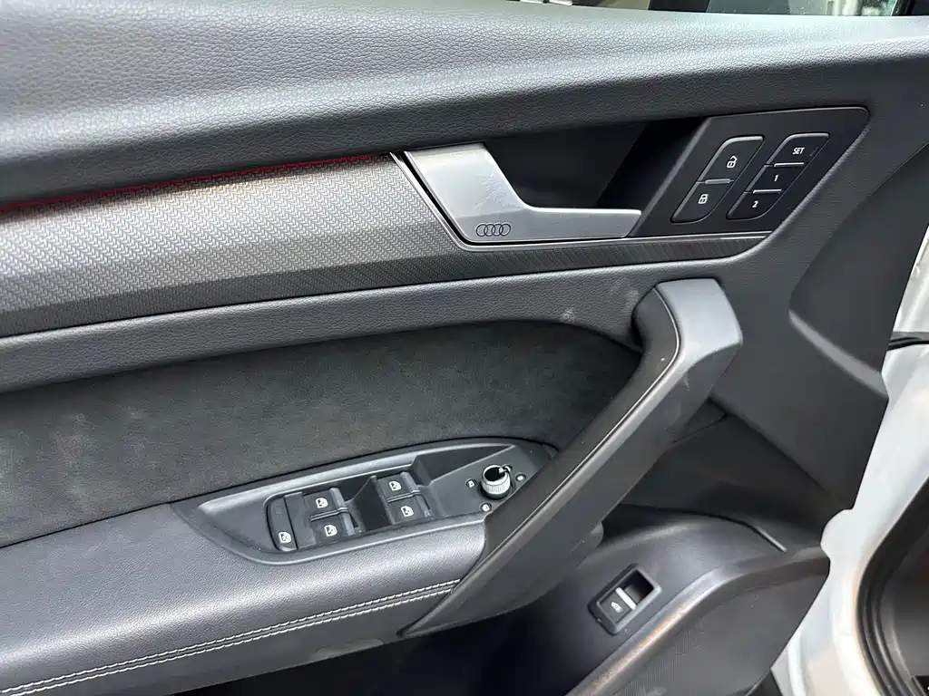 Audi Q5L Sportback 2023 — фото 14