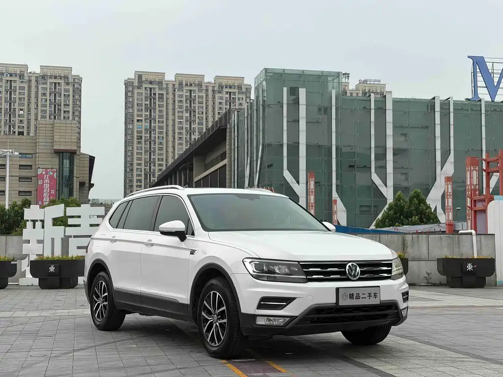 Volkswagen Tiguan L 2017 — фото 3