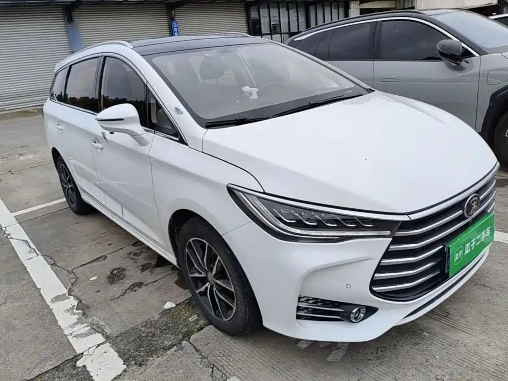 BYD MAX 2018