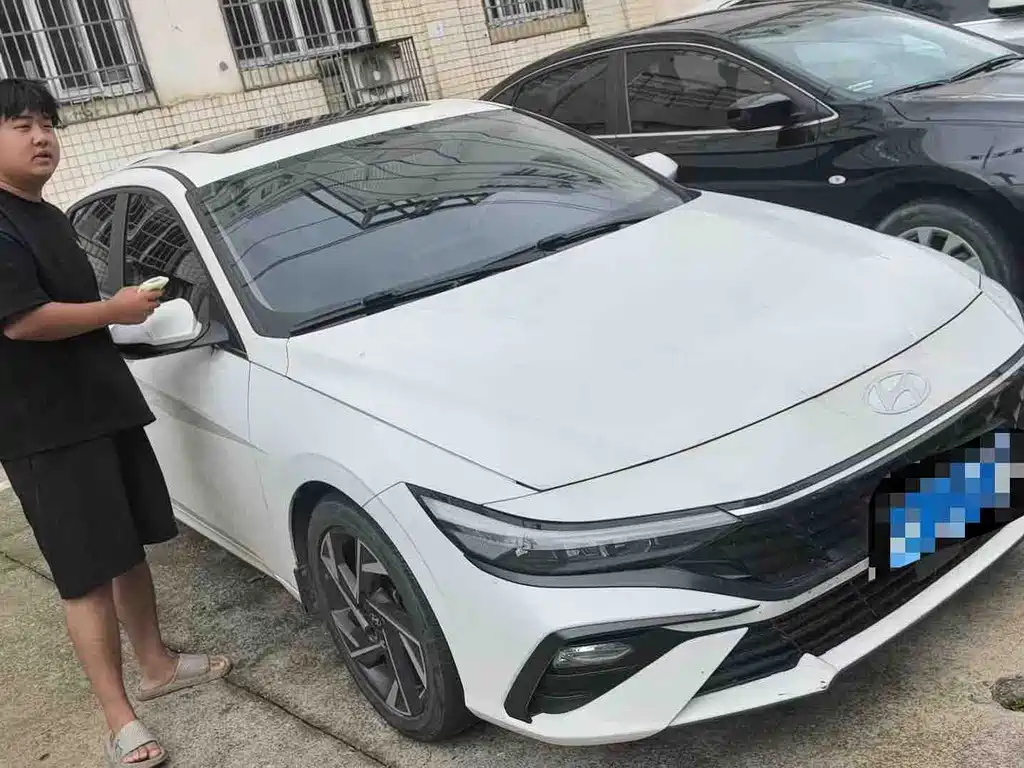 Hyundai Elantra 2023