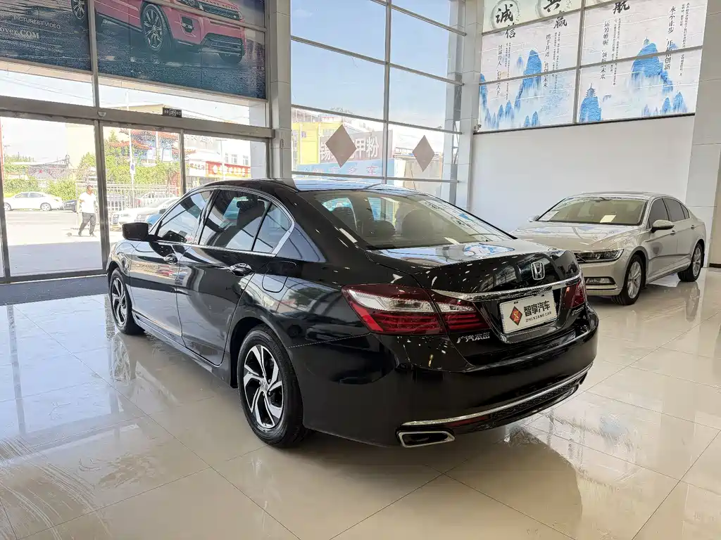 Honda Accord 2017 — фото 6