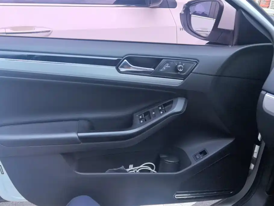 Volkswagen Sagitar 2018