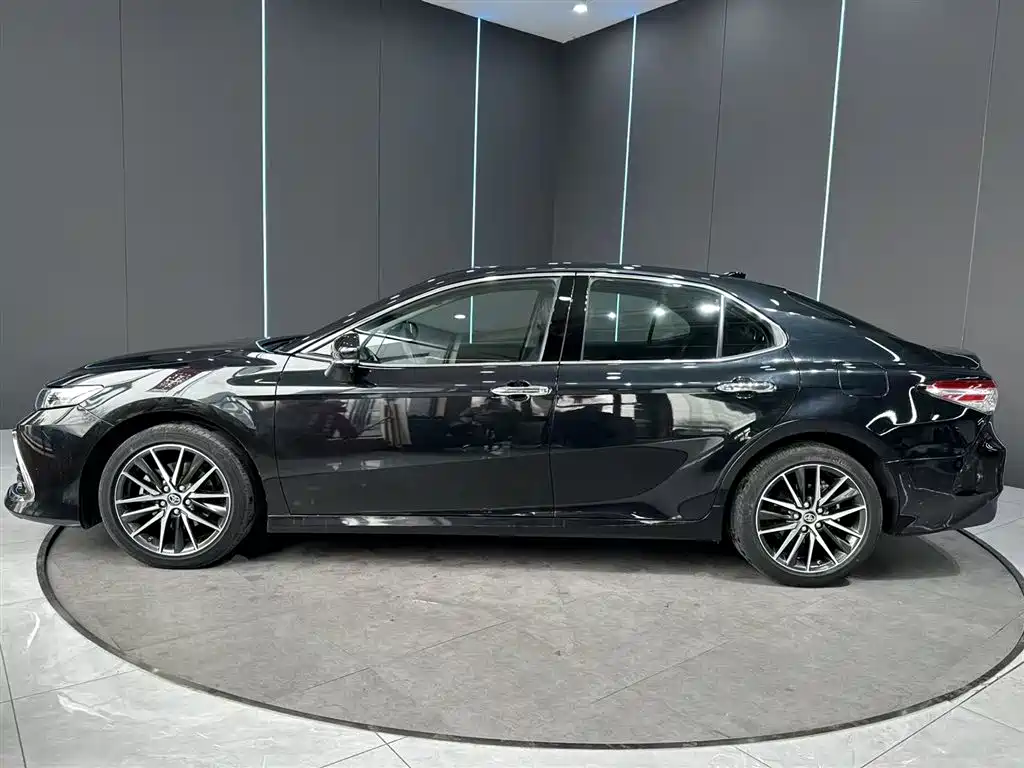 Toyota Camry 2022 — фото 23