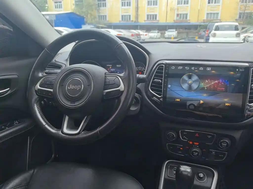 Jeep Compass 2017 — фото 10