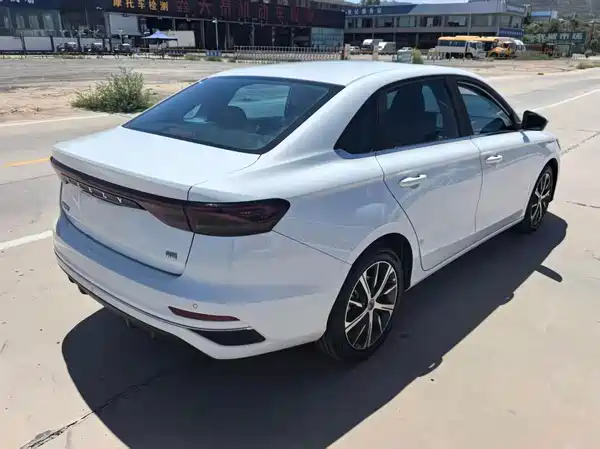 Geely Emgrand 2022