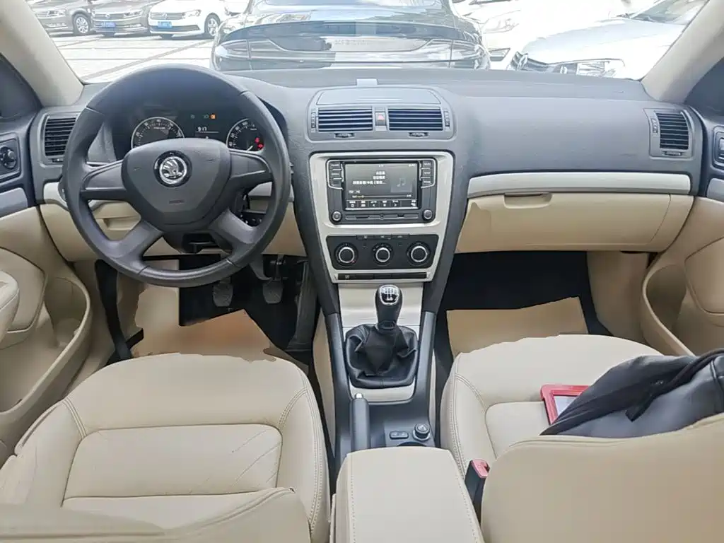 Skoda Octavia 2015 — фото 10