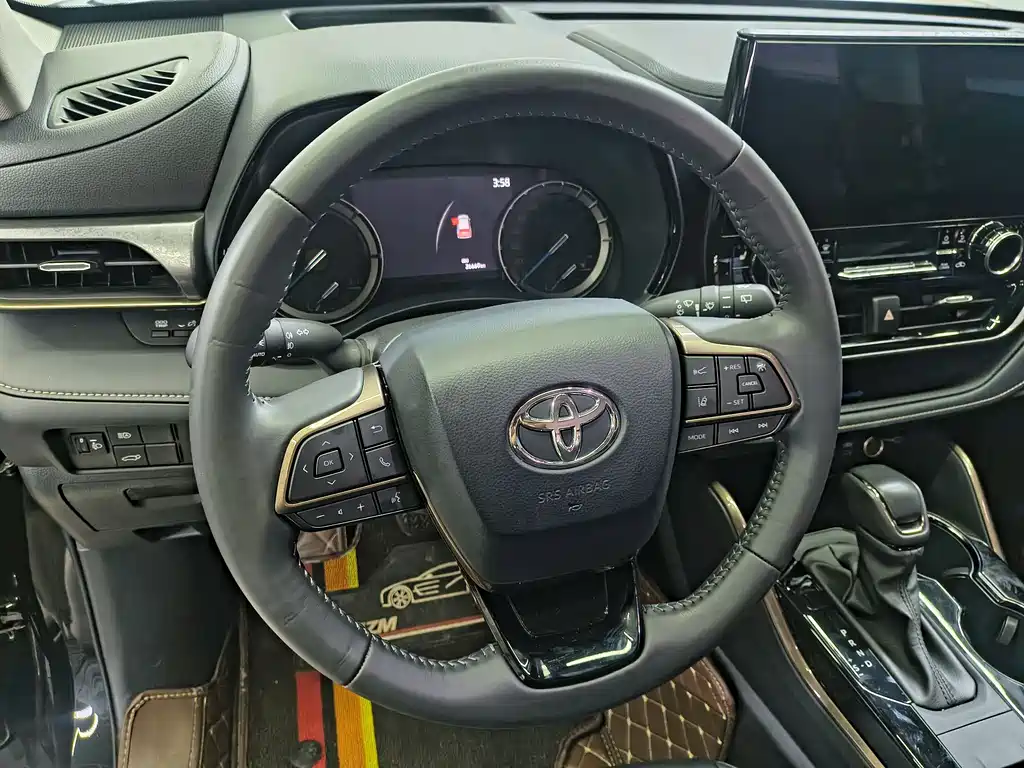 Toyota Highlander 2023 — фото 15