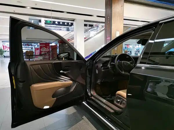 Lexus LS 2020