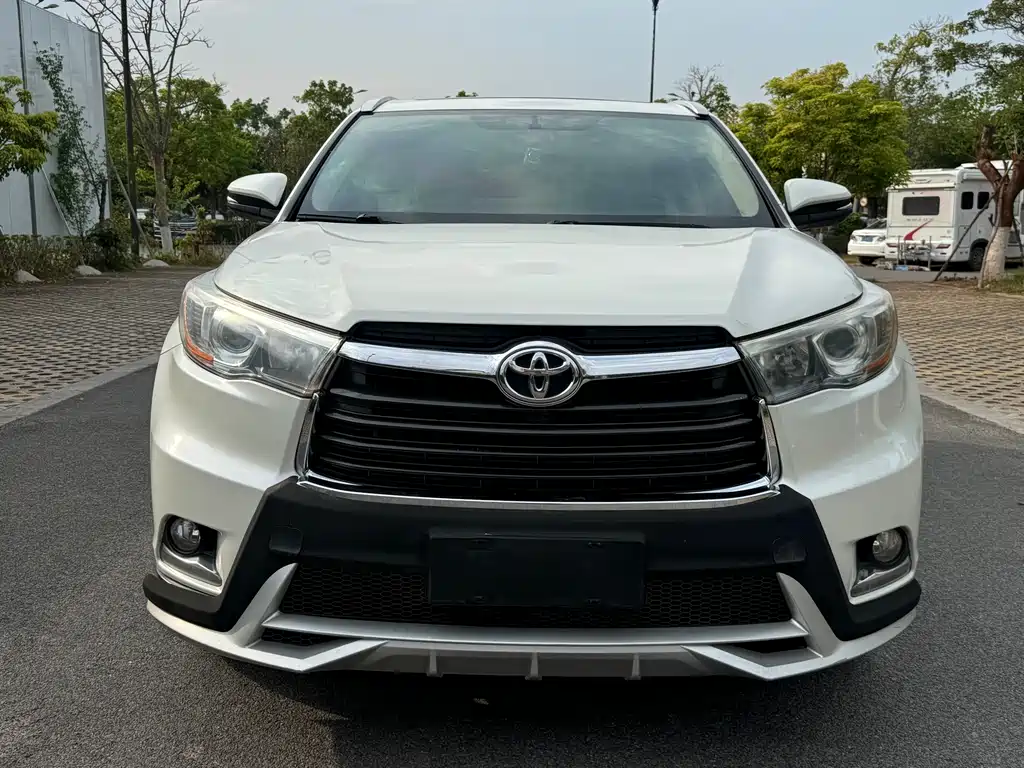 Toyota Highlander 2015 — фото 1