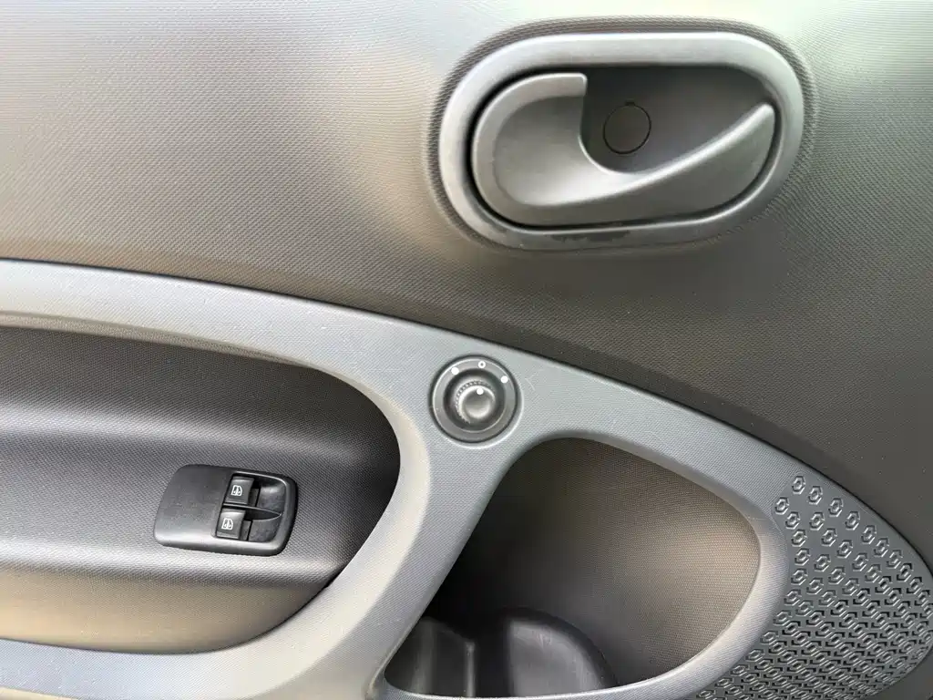 smart Fortwo 2017 — фото 14