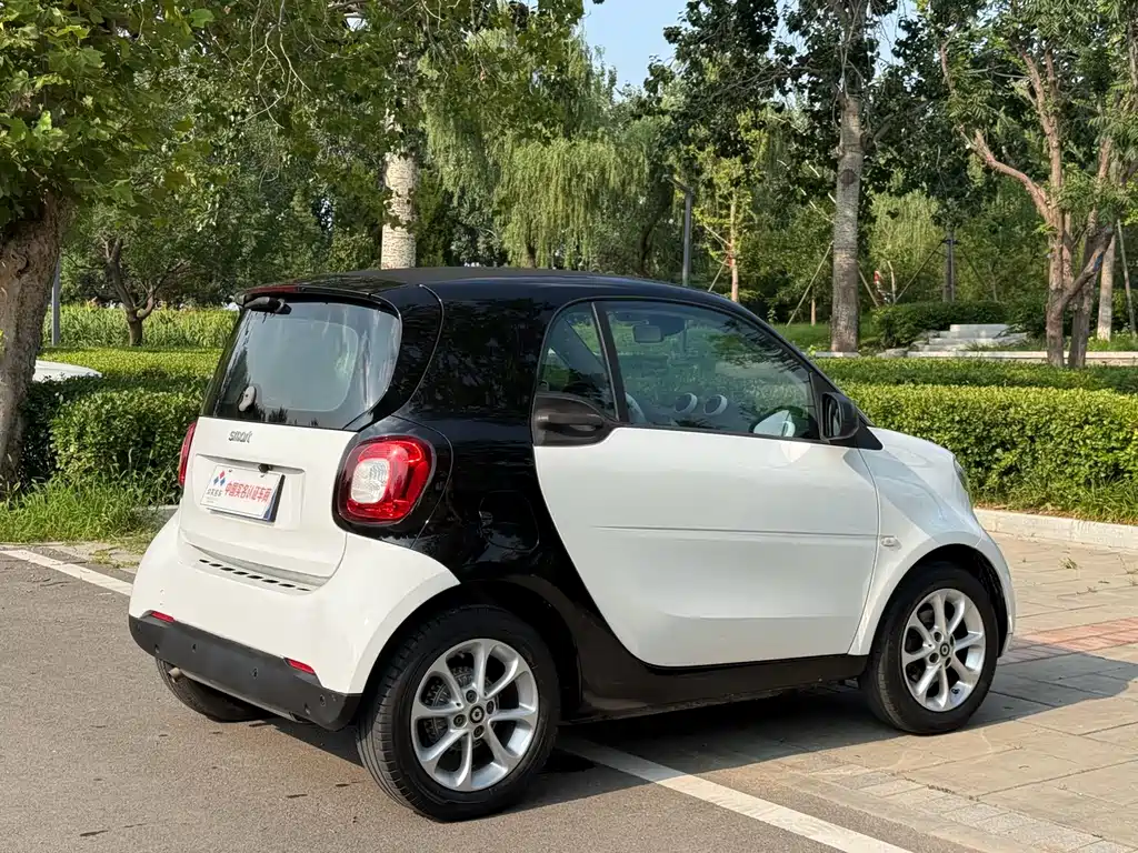 smart Fortwo 2017 — фото 16