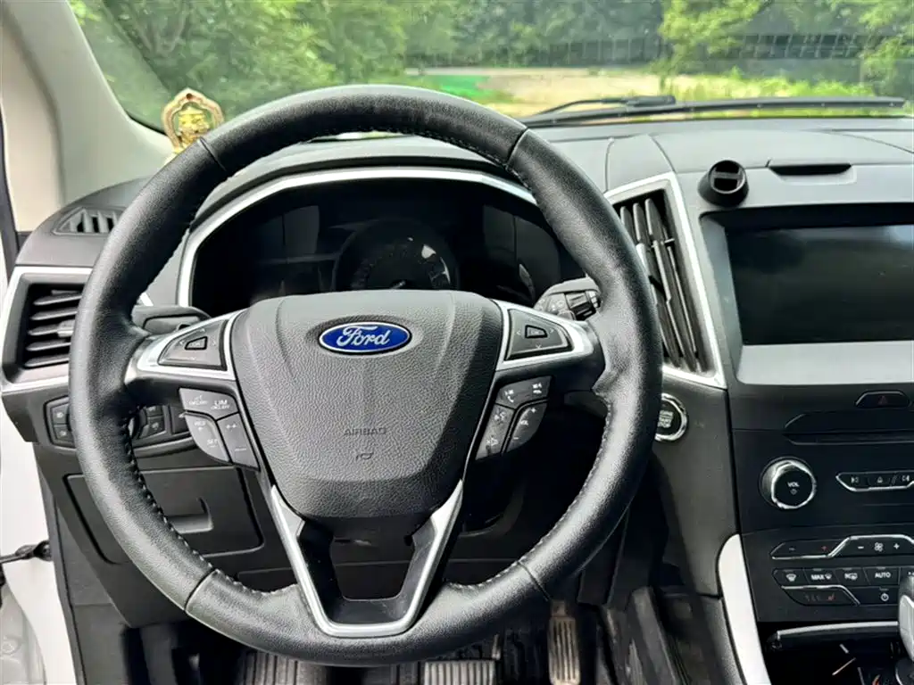 Ford Edge 2017 — фото 16