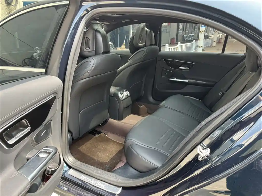 Mercedes-Benz C-Class 2023 — фото 12