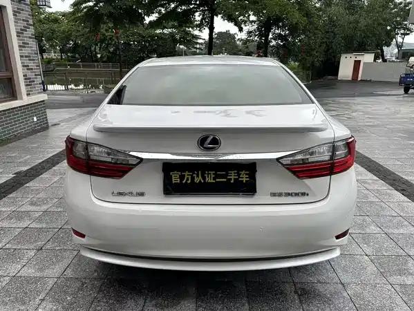 Lexus ES 2015