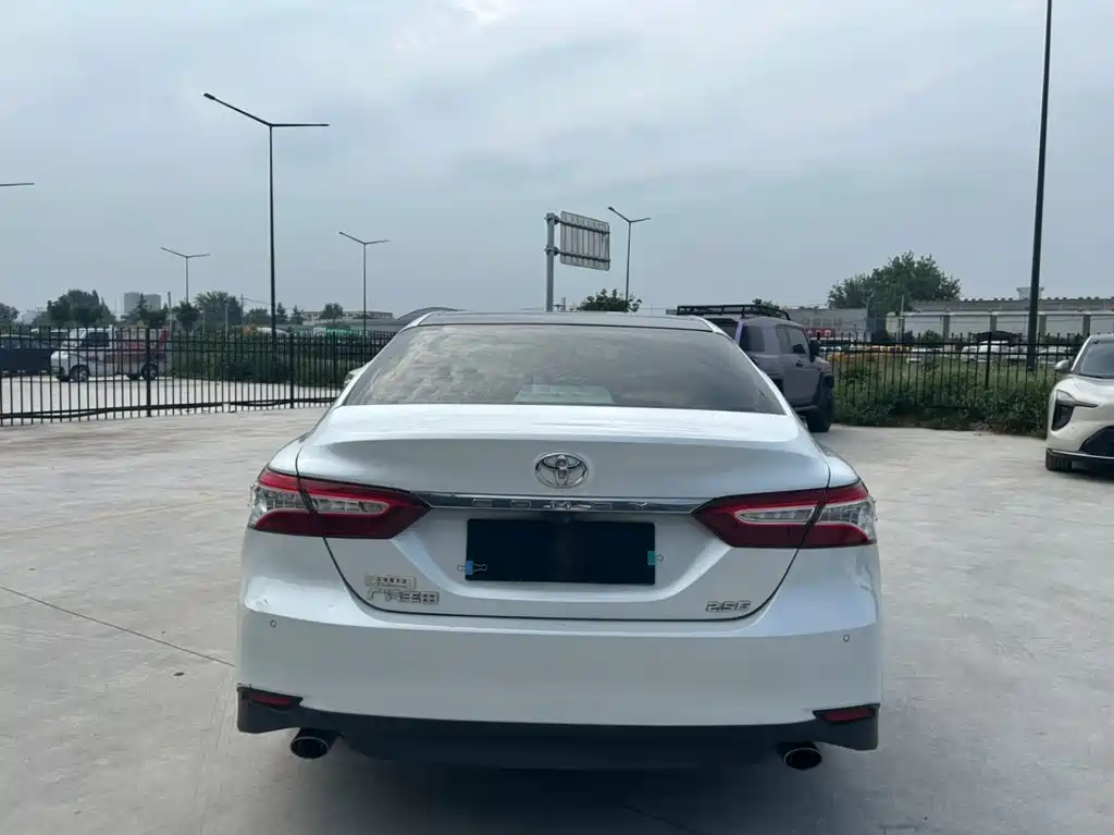 Toyota Camry 2019 — фото 9