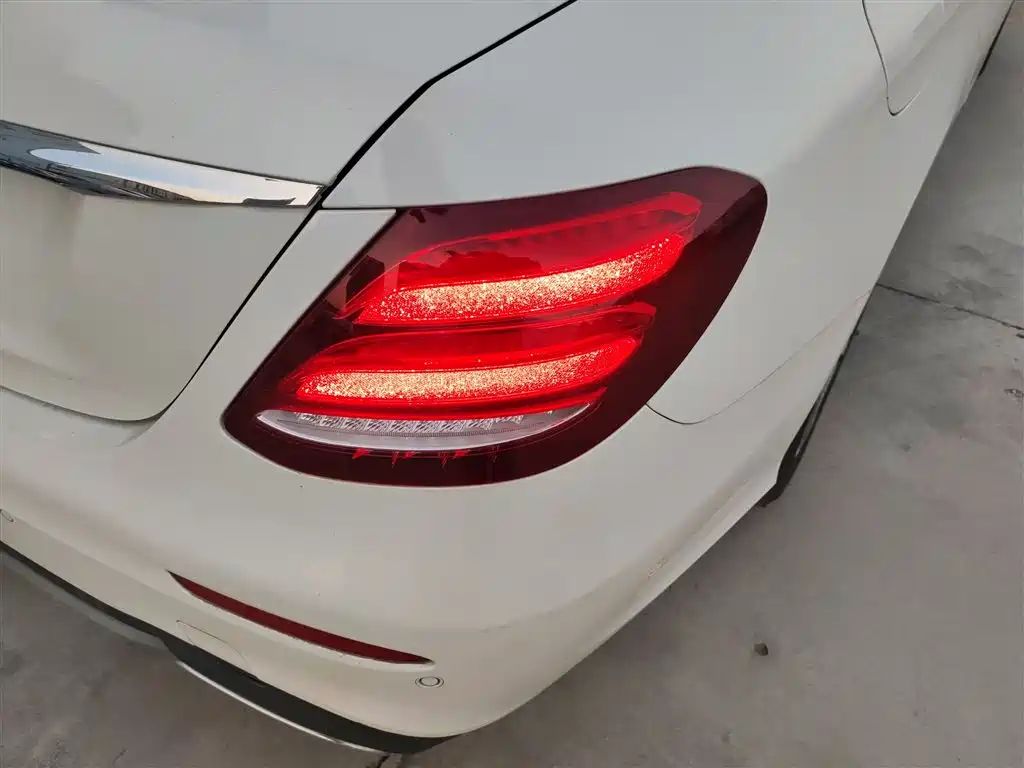 Mercedes-Benz E-Class 2018 — фото 23