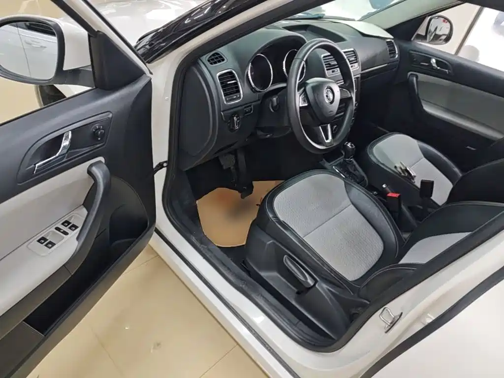 Skoda Yeti 2018 — фото 16