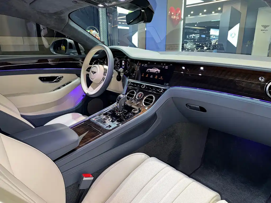 Bentley Continental 2020 — фото 13