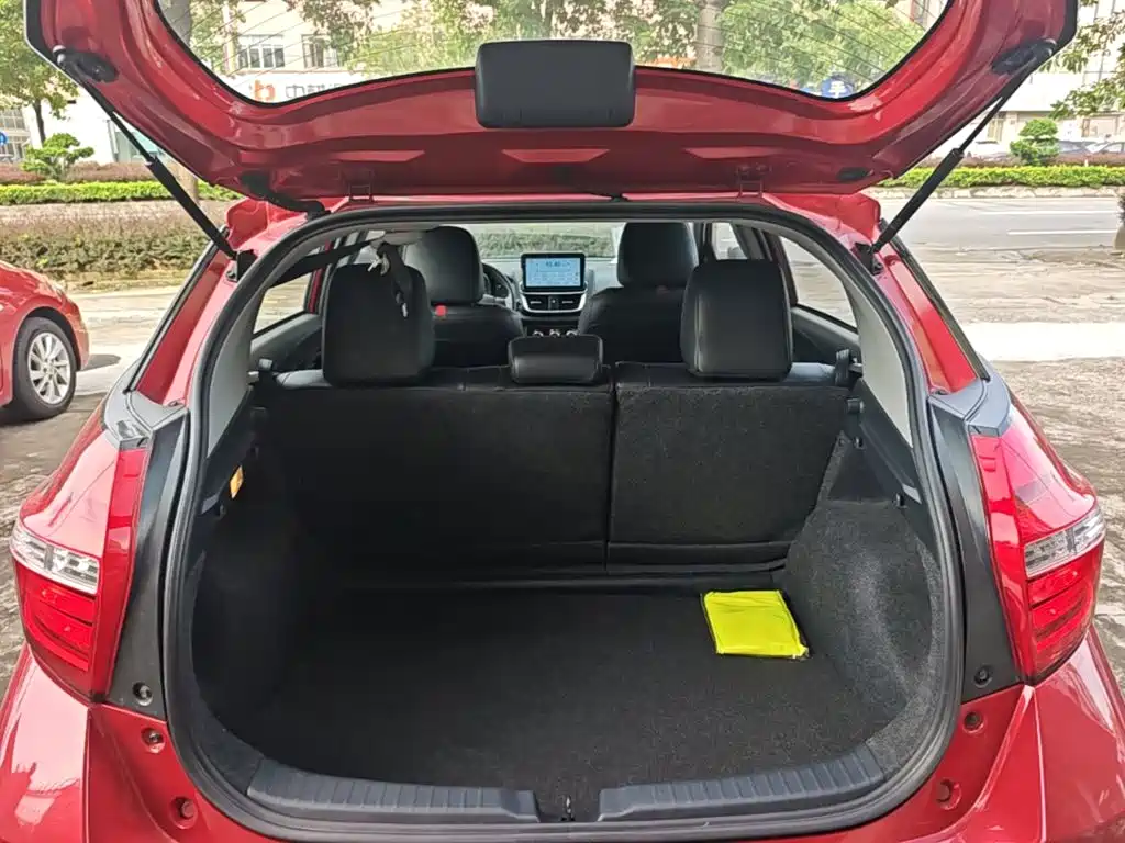 Toyota Yaris L 2020 — фото 19