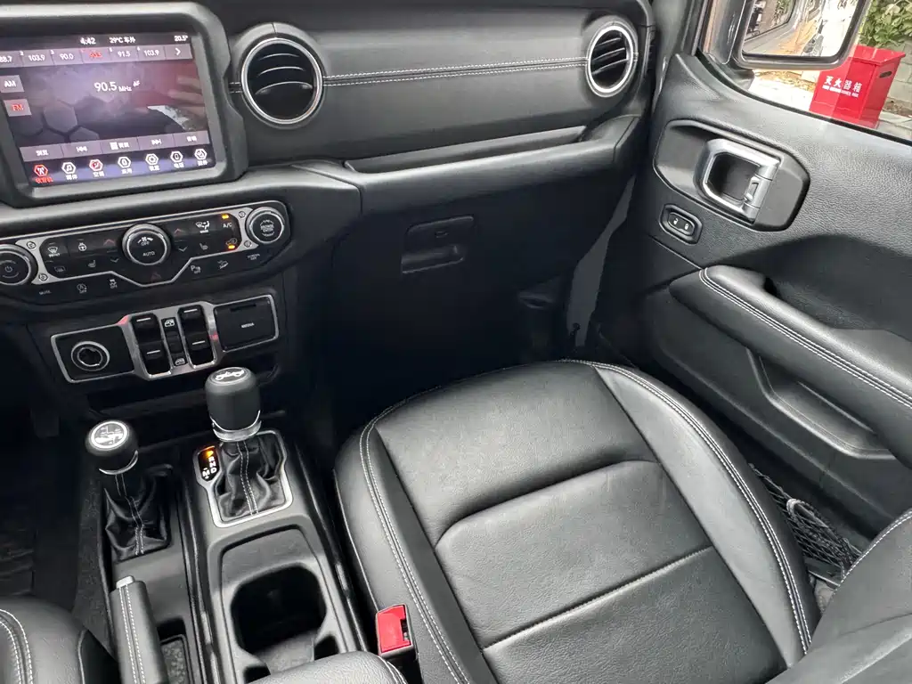 Jeep Wrangler 2019 — фото 12