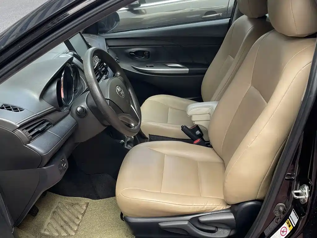 Toyota Yaris L 2014