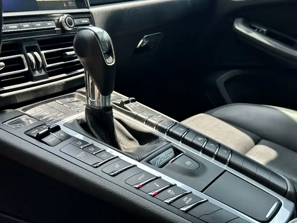 Porsche Macan 2021 — фото 26