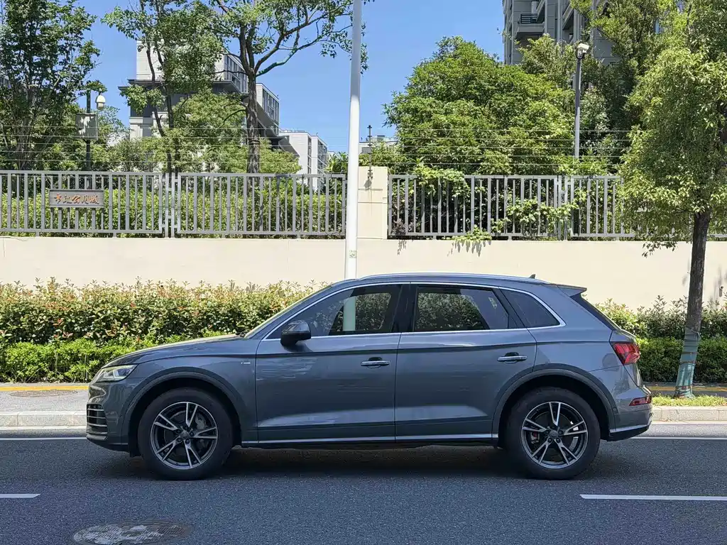 Audi Q5L 2021 — фото 3