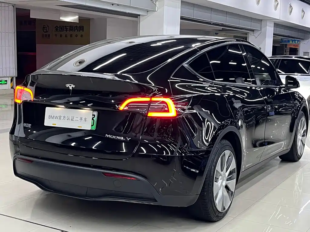 Tesla Model Y 2022 — фото 15