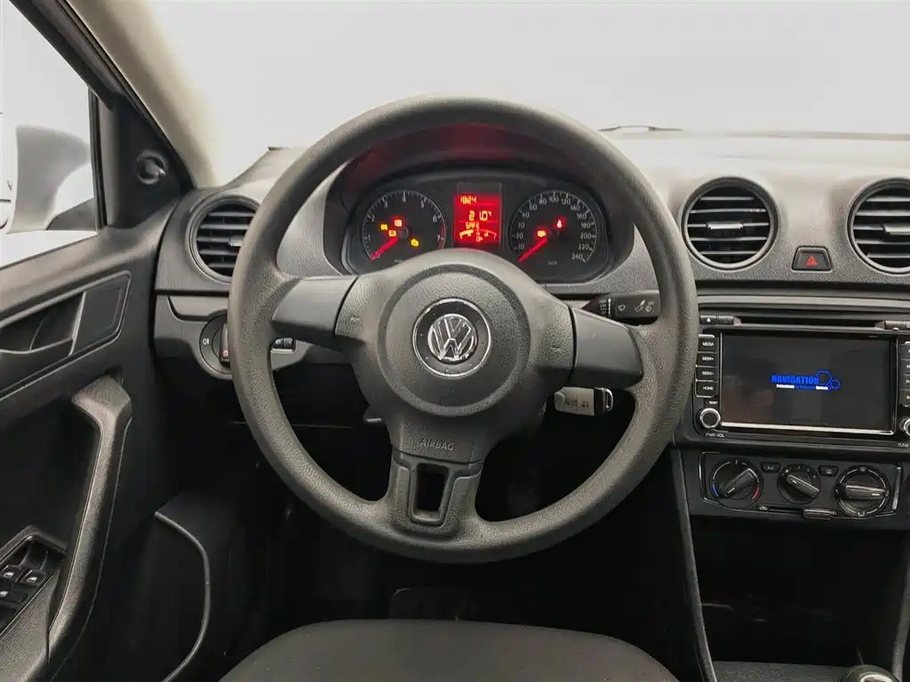 Volkswagen Jetta 2015 — фото 11