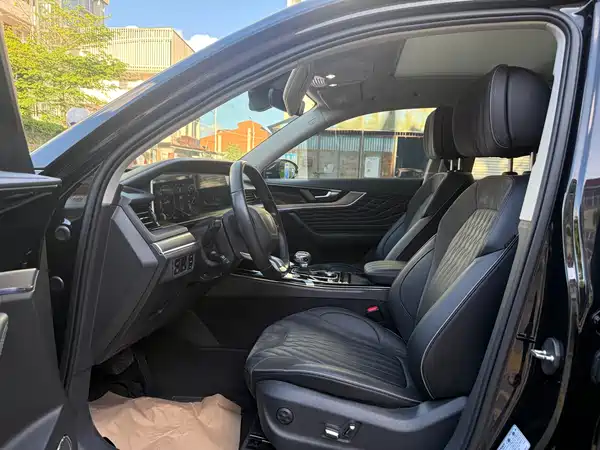 Hongqi HS5 2022