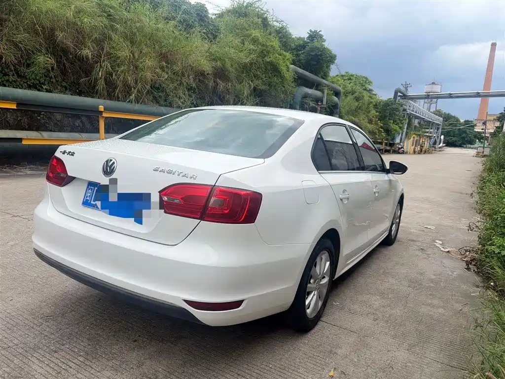 Volkswagen Sagitar 2013