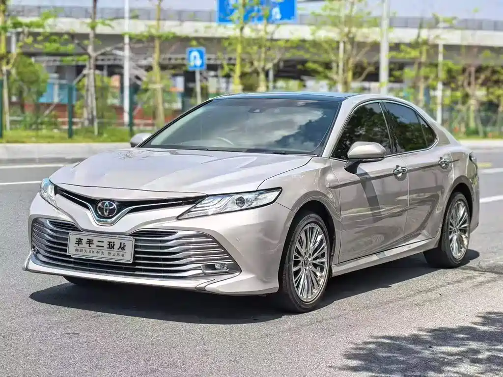 Toyota Camry 2020 — фото 1