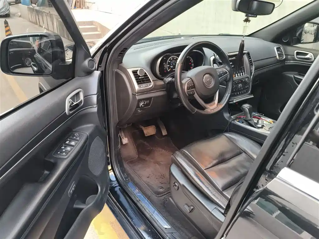 Jeep Grand Cherokee 2019 — фото 14