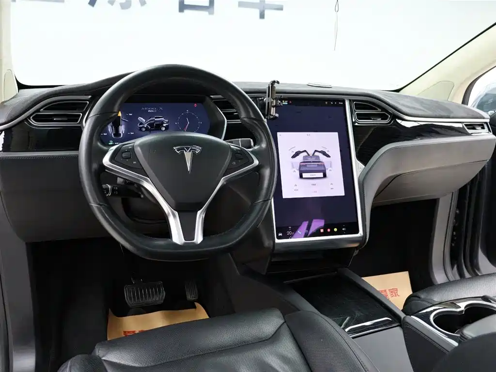 Tesla Model X 2017 — фото 7