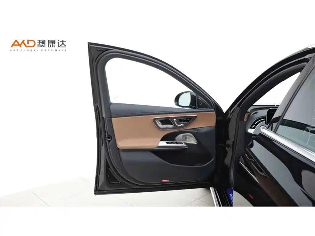 Mercedes-Benz E-Class 2025 — фото 10