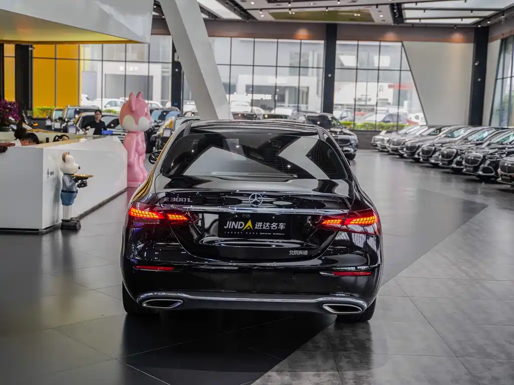 Mercedes-Benz E-Class 2023 — фото 12