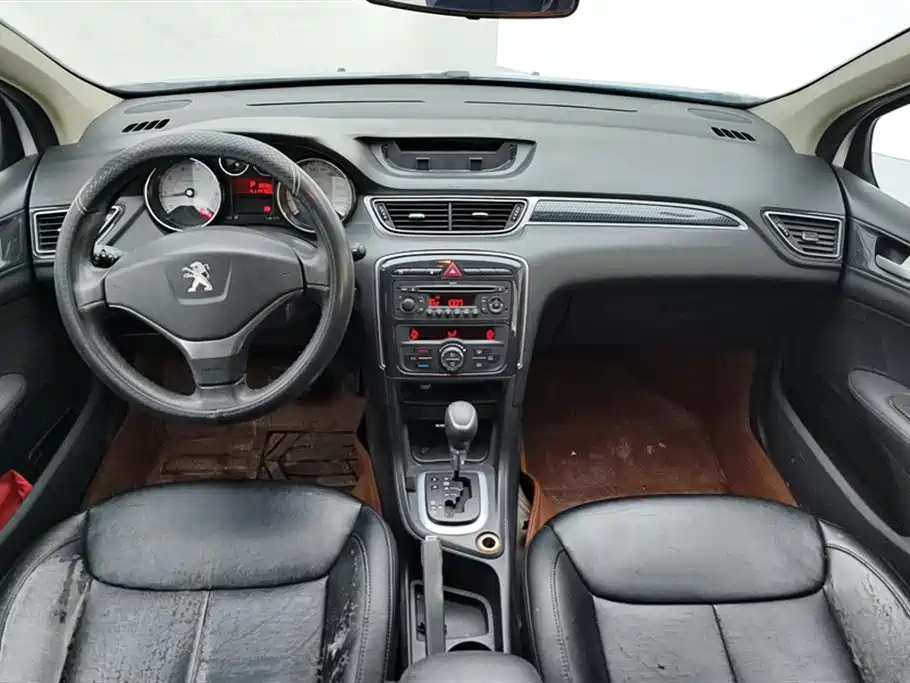 Peugeot 308 2013 — фото 12