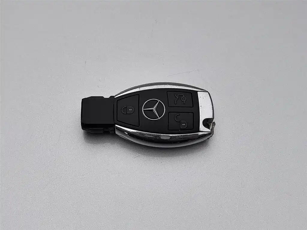 Mercedes-Benz E-Class 2010 — фото 19