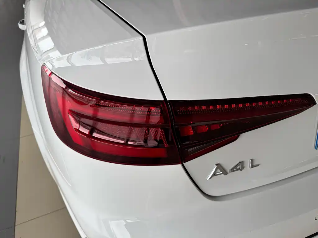 Audi A4L 2019 — фото 17