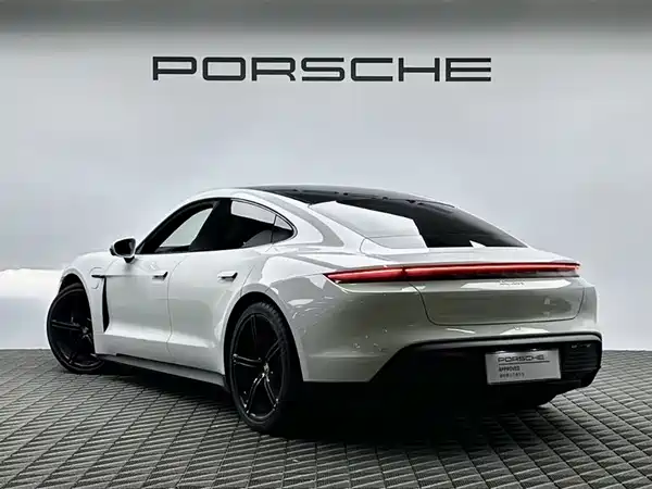 Porsche Taycan 2022