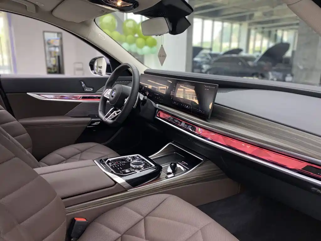 BMW 7 Series 2025 — фото 9