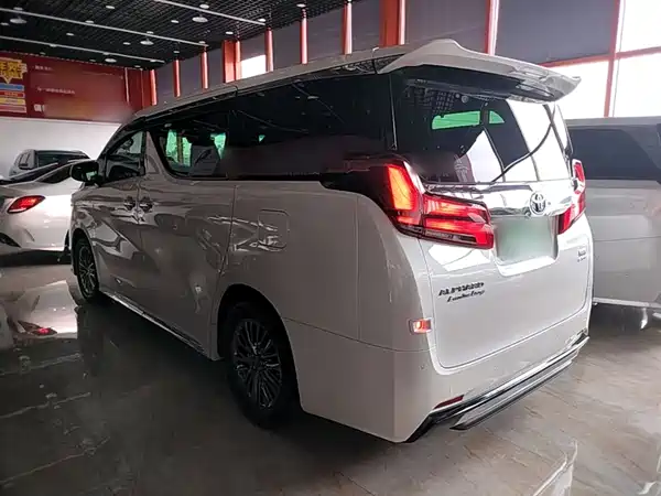 Toyota Alphard 2021