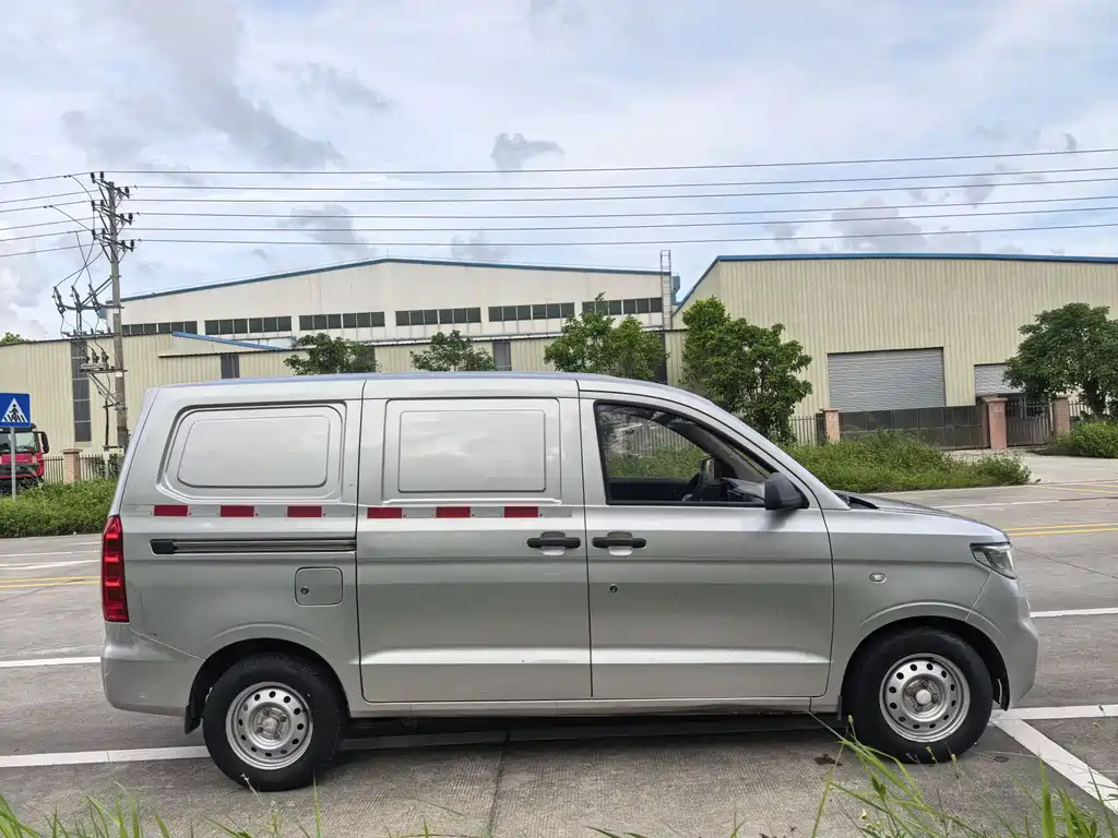 Wuling Hongguang V 2020 — фото 8