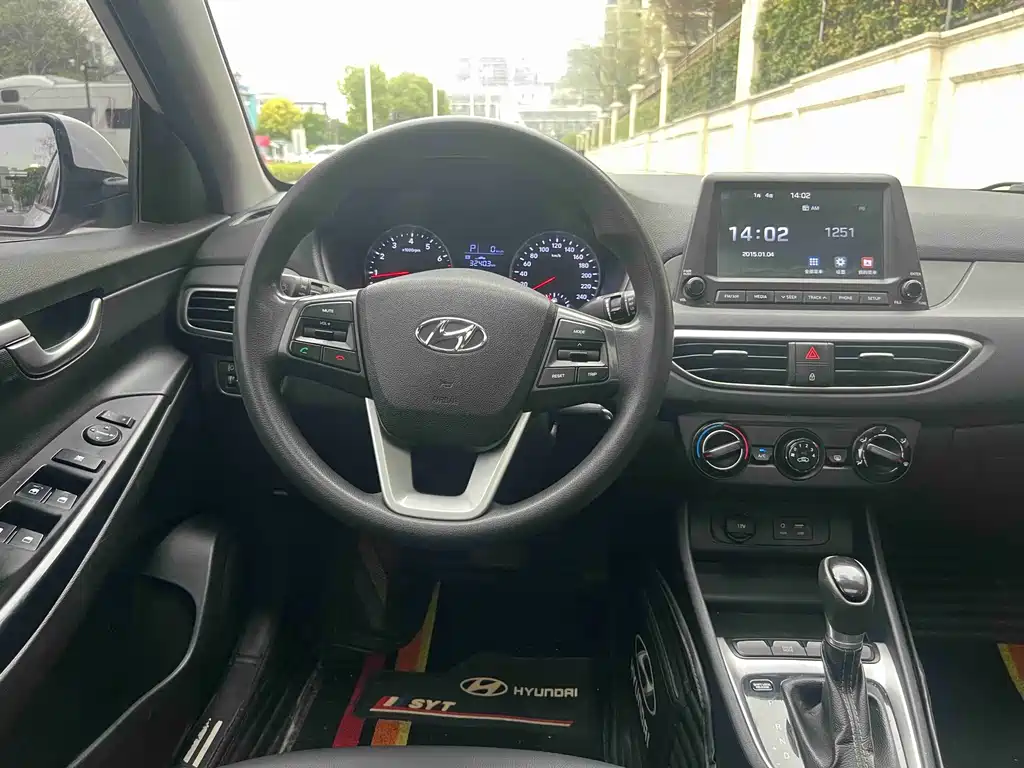 Hyundai Elantra 2018 — фото 9