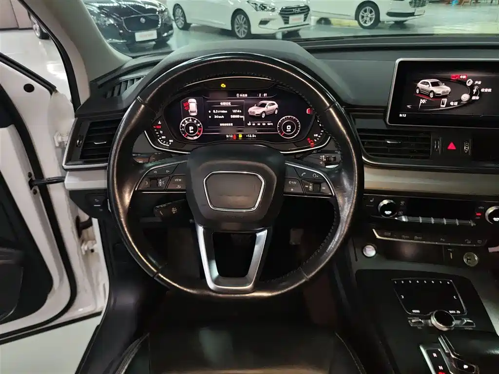 Audi Q5L 2020 — фото 11