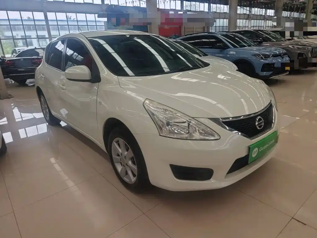 Nissan Tiida 2015 — фото 22