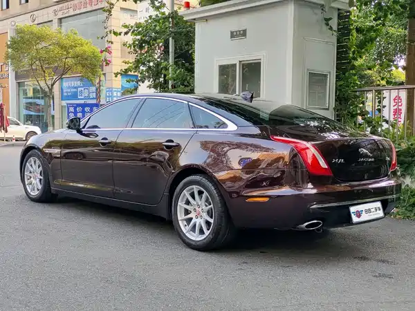 Jaguar XJ 2016