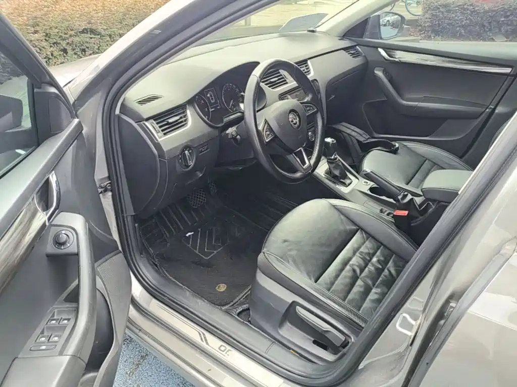 Skoda Octavia 2017 — фото 16