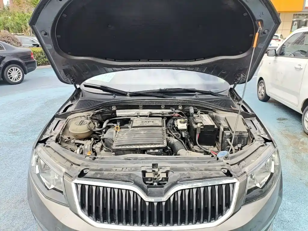 Skoda Octavia 2017 — фото 20